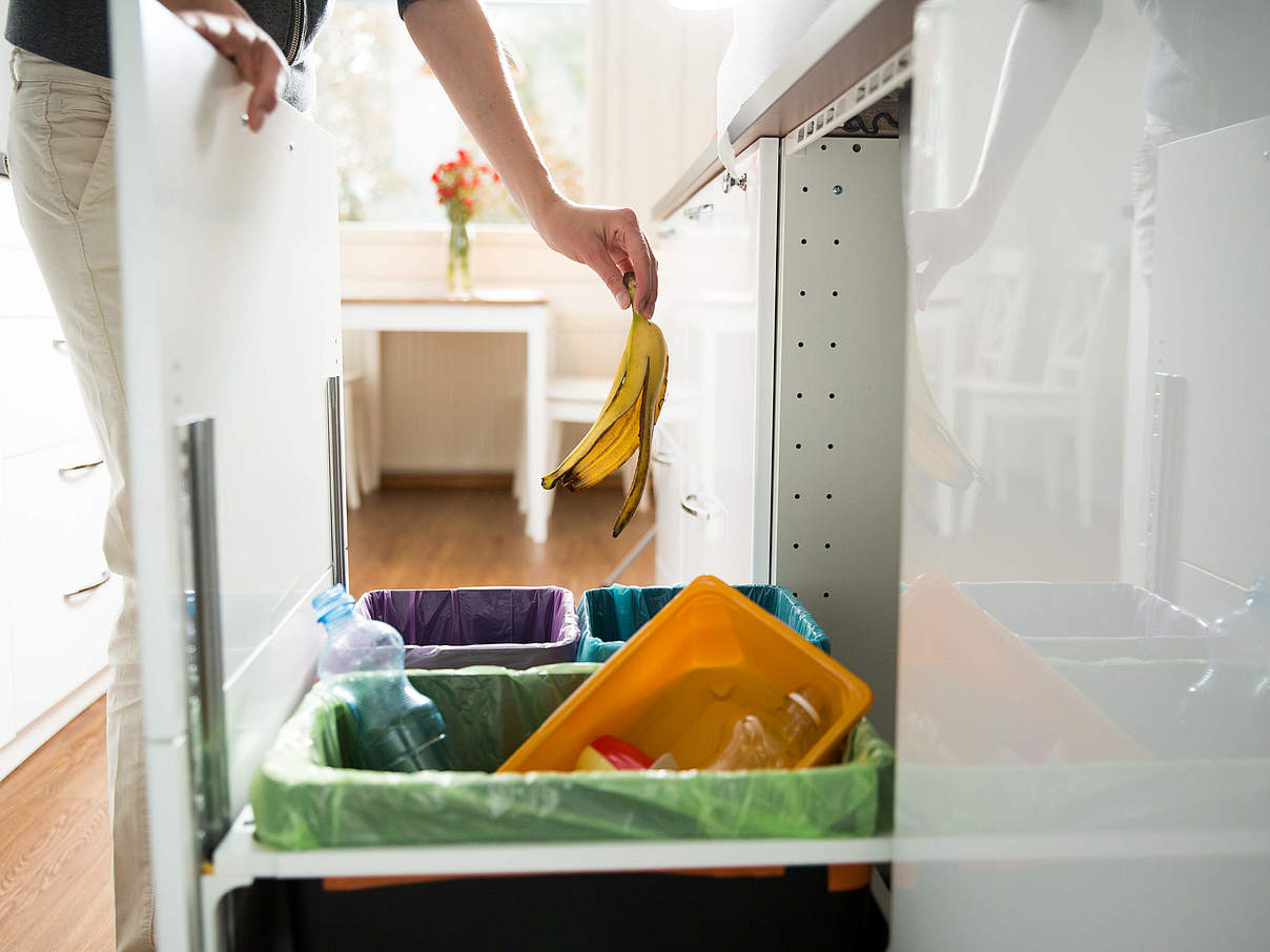 Mülltrennung kann als kleiner Beitrag mit großer Wirkung in jedem Haushalt geleistet werden. © Sasha Suzi / iStock / Getty Images Mülltrennung kann als kleiner Beitrag mit großer Wirkung in jedem Haushalt geleistet werden. © Sasha Suzi / iStock / Getty Images